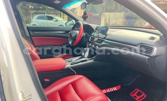 Ra Àlòkù Honda Accord funfun Ọkọ̀ in Accra ni Greater Accra Ra Àlòkù Honda Accord funfun Ọkọ̀ in Accra ni Greater Accra