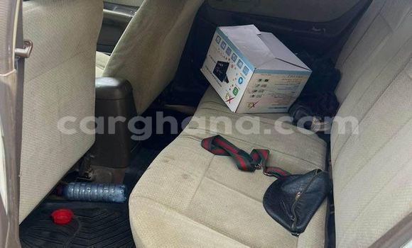 Sayi Na hannu Mazda Protege White Mota in Accra a Greater Accra Sayi Na hannu Mazda Protege White Mota in Accra a Greater Accra