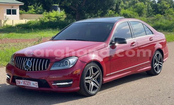 Ra Àlòkù Mercedes‒Benz C–Class Red Ọkọ̀ in Accra ni Greater Accra Ra Àlòkù Mercedes‒Benz C–Class Red Ọkọ̀ in Accra ni Greater Accra