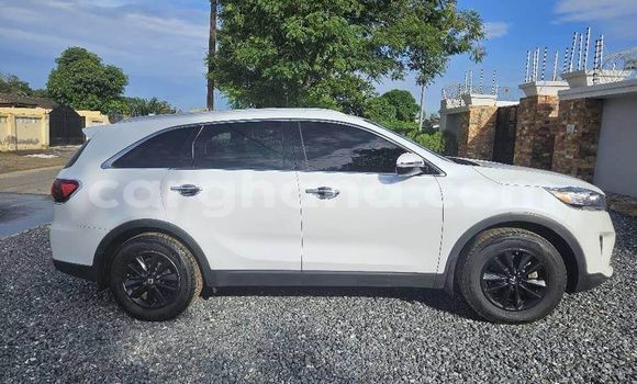 Ra Àlòkù Kia Sorento funfun Ọkọ̀ in Accra ni Greater Accra Ra Àlòkù Kia Sorento funfun Ọkọ̀ in Accra ni Greater Accra