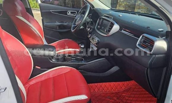 Ra Àlòkù Kia Sorento funfun Ọkọ̀ in Accra ni Greater Accra Ra Àlòkù Kia Sorento funfun Ọkọ̀ in Accra ni Greater Accra