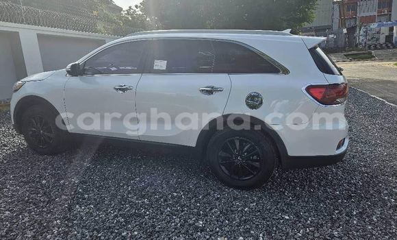 Ra Àlòkù Kia Sorento funfun Ọkọ̀ in Accra ni Greater Accra Ra Àlòkù Kia Sorento funfun Ọkọ̀ in Accra ni Greater Accra