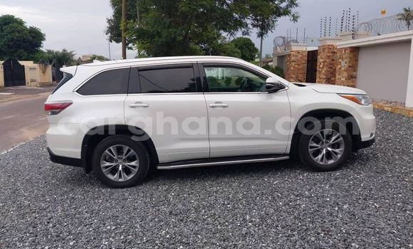 Ra Àlòkù Toyota Highlander funfun Ọkọ̀ in Accra ni Greater Accra Ra Àlòkù Toyota Highlander funfun Ọkọ̀ in Accra ni Greater Accra