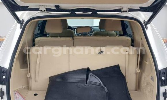 Ra Àlòkù Toyota Highlander funfun Ọkọ̀ in Accra ni Greater Accra Ra Àlòkù Toyota Highlander funfun Ọkọ̀ in Accra ni Greater Accra