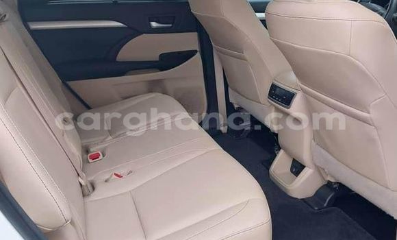 Ra Àlòkù Toyota Highlander funfun Ọkọ̀ in Accra ni Greater Accra Ra Àlòkù Toyota Highlander funfun Ọkọ̀ in Accra ni Greater Accra