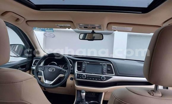 Ra Àlòkù Toyota Highlander funfun Ọkọ̀ in Accra ni Greater Accra Ra Àlòkù Toyota Highlander funfun Ọkọ̀ in Accra ni Greater Accra
