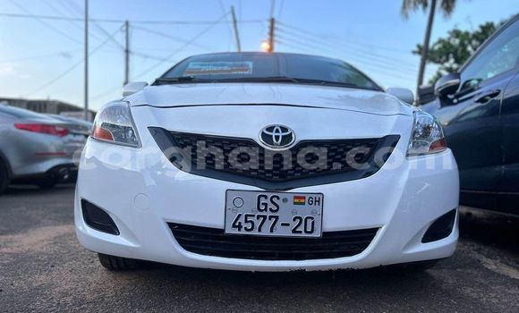 Ra Àlòkù Toyota Yaris funfun Ọkọ̀ in Accra ni Greater Accra