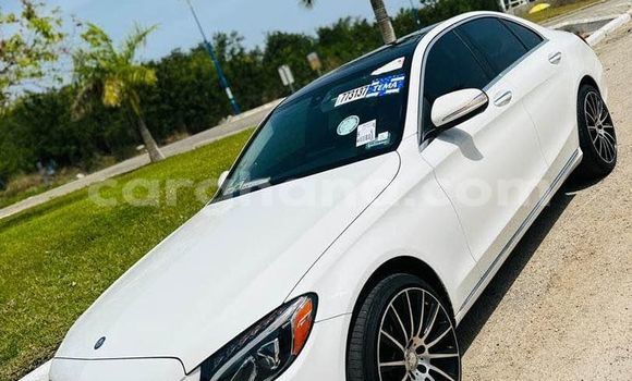 Ra Àlòkù Mercedes-Benz C-Classe funfun Ọkọ̀ in Accra ni Greater Accra Ra Àlòkù Mercedes-Benz C-Classe funfun Ọkọ̀ in Accra ni Greater Accra