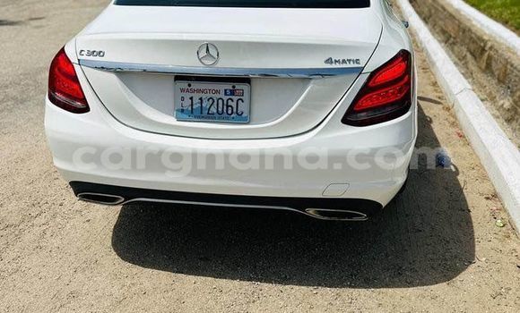 Ra Àlòkù Mercedes-Benz C-Classe funfun Ọkọ̀ in Accra ni Greater Accra Ra Àlòkù Mercedes-Benz C-Classe funfun Ọkọ̀ in Accra ni Greater Accra