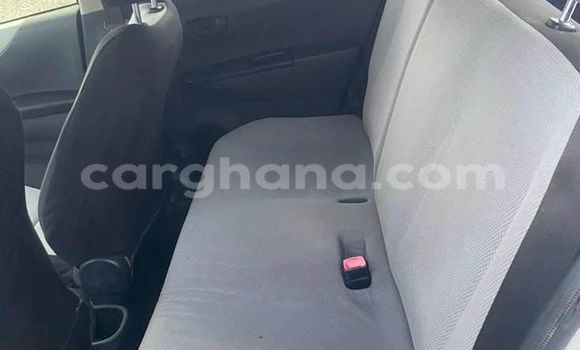 Sayi Na hannu Toyota Vitz White Mota in Accra a Greater Accra Sayi Na hannu Toyota Vitz White Mota in Accra a Greater Accra