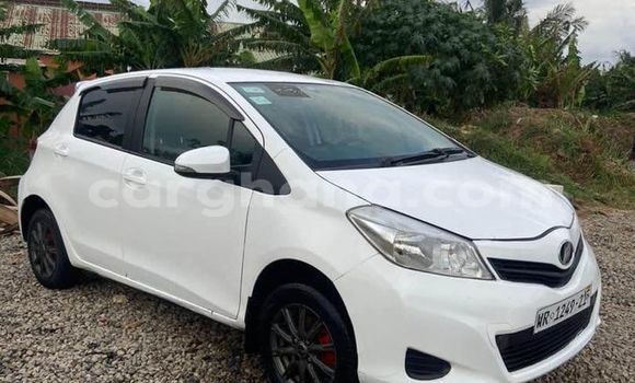 Sayi Na hannu Toyota Vitz White Mota in Accra a Greater Accra Sayi Na hannu Toyota Vitz White Mota in Accra a Greater Accra