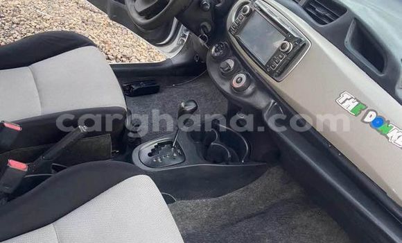 Sayi Na hannu Toyota Vitz White Mota in Accra a Greater Accra Sayi Na hannu Toyota Vitz White Mota in Accra a Greater Accra