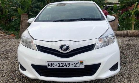 Sayi Na hannu Toyota Vitz White Mota in Accra a Greater Accra Sayi Na hannu Toyota Vitz White Mota in Accra a Greater Accra