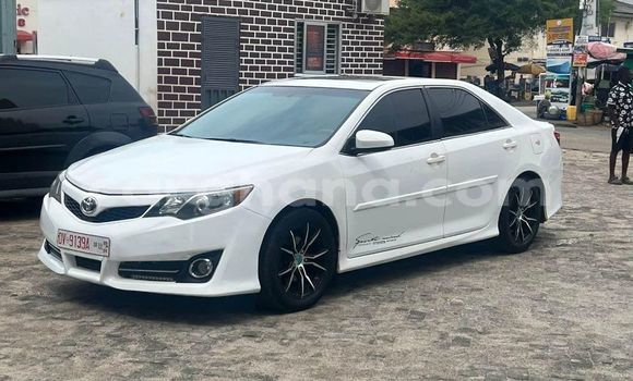 Sayi Na hannu Toyota Camry White Mota in Accra a Greater Accra Sayi Na hannu Toyota Camry White Mota in Accra a Greater Accra