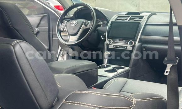Sayi Na hannu Toyota Camry White Mota in Accra a Greater Accra Sayi Na hannu Toyota Camry White Mota in Accra a Greater Accra