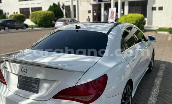 Ra Àlòkù Mercedes-Benz C-Classe funfun Ọkọ̀ in Aburi ni Oorun Ra Àlòkù Mercedes-Benz C-Classe funfun Ọkọ̀ in Aburi ni Oorun