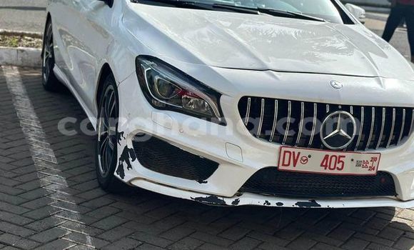 Ra Àlòkù Mercedes-Benz C-Classe funfun Ọkọ̀ in Aburi ni Oorun Ra Àlòkù Mercedes-Benz C-Classe funfun Ọkọ̀ in Aburi ni Oorun