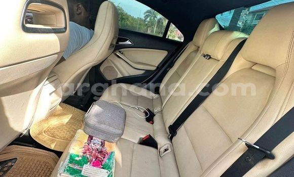 Ra Àlòkù Mercedes-Benz C-Classe funfun Ọkọ̀ in Aburi ni Oorun Ra Àlòkù Mercedes-Benz C-Classe funfun Ọkọ̀ in Aburi ni Oorun