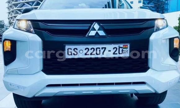 Sayi Na hannu Mitsubishi L200 White Mota in Accra a Greater Accra