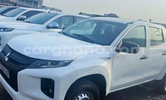 Ra Àlòkù Mitsubishi L200 funfun Ọkọ̀ in Accra ni Greater Accra Ra Àlòkù Mitsubishi L200 funfun Ọkọ̀ in Accra ni Greater Accra
