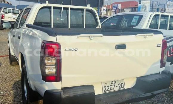 Ra Àlòkù Mitsubishi L200 funfun Ọkọ̀ in Accra ni Greater Accra Ra Àlòkù Mitsubishi L200 funfun Ọkọ̀ in Accra ni Greater Accra