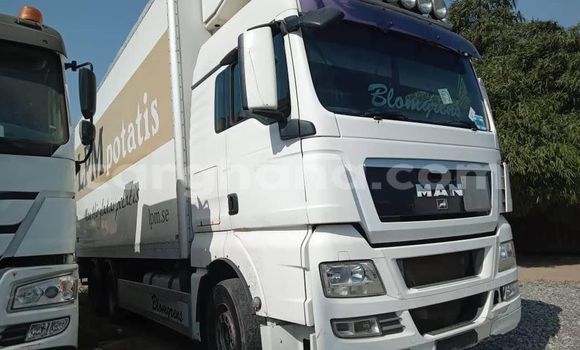 Ra Àlòkù Man Silent funfun Ọkọ̀ akẹ́rù ńlá in Accra ni Greater Accra Ra Àlòkù Man Silent funfun Ọkọ̀ akẹ́rù ńlá in Accra ni Greater Accra