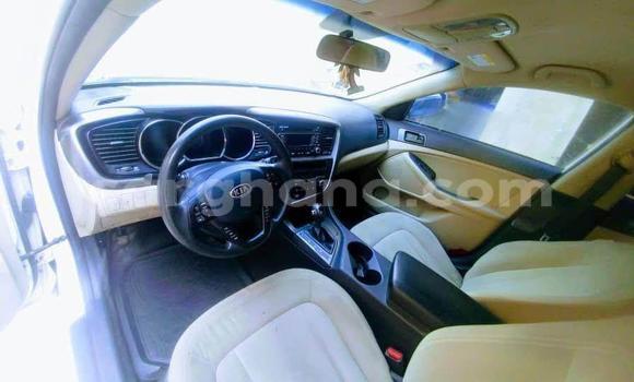Ra Àlòkù Kia Optima funfun Ọkọ̀ in Accra ni Greater Accra Ra Àlòkù Kia Optima funfun Ọkọ̀ in Accra ni Greater Accra