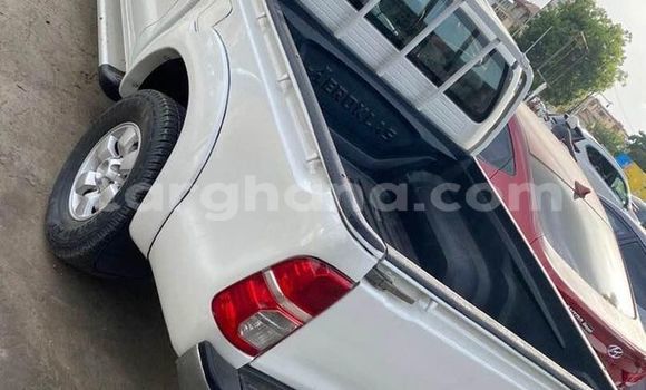 Buy Used Toyota Hilux White Car in Accra in Greater Accra Buy Used Toyota Hilux White Car in Accra in Greater Accra