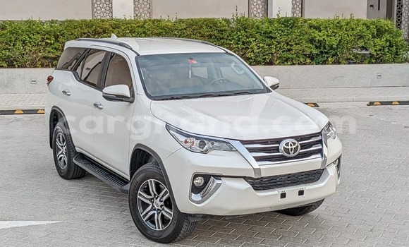 Sayi Na hannu Toyota Fortuner White Mota in Accra a Greater Accra