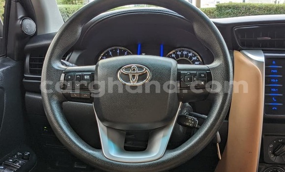 Ra Àlòkù Toyota Fortuner funfun Ọkọ̀ in Accra ni Greater Accra Ra Àlòkù Toyota Fortuner funfun Ọkọ̀ in Accra ni Greater Accra