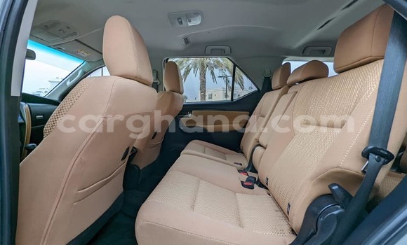 Ra Àlòkù Toyota Fortuner funfun Ọkọ̀ in Accra ni Greater Accra Ra Àlòkù Toyota Fortuner funfun Ọkọ̀ in Accra ni Greater Accra