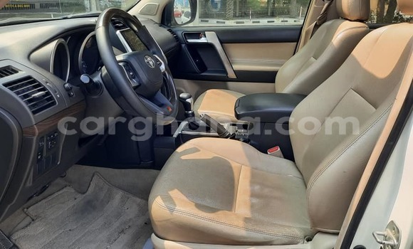 Ra Àlòkù Toyota Prado funfun Ọkọ̀ in Aburi ni Oorun Ra Àlòkù Toyota Prado funfun Ọkọ̀ in Aburi ni Oorun