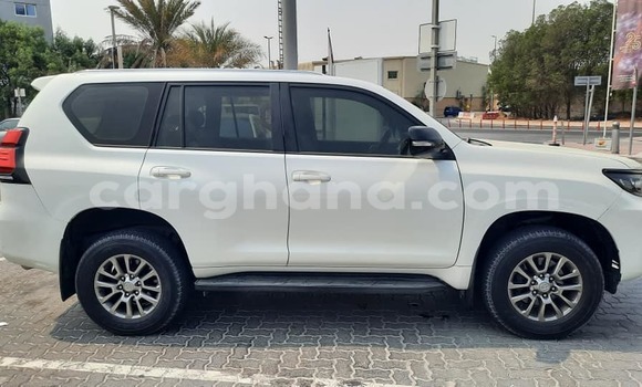 Ra Àlòkù Toyota Prado funfun Ọkọ̀ in Aburi ni Oorun Ra Àlòkù Toyota Prado funfun Ọkọ̀ in Aburi ni Oorun