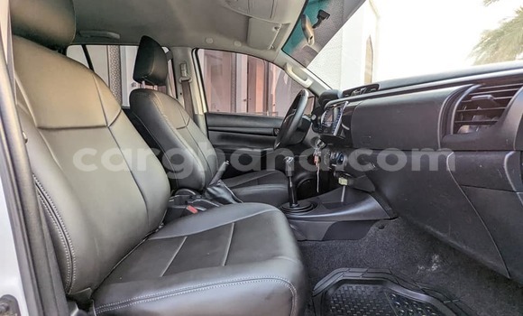 Ra Àlòkù Toyota Hilux funfun Ọkọ̀ in Accra ni Greater Accra Ra Àlòkù Toyota Hilux funfun Ọkọ̀ in Accra ni Greater Accra