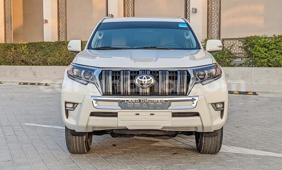 Ra Àlòkù Toyota Prado funfun Ọkọ̀ in Accra ni Greater Accra Ra Àlòkù Toyota Prado funfun Ọkọ̀ in Accra ni Greater Accra