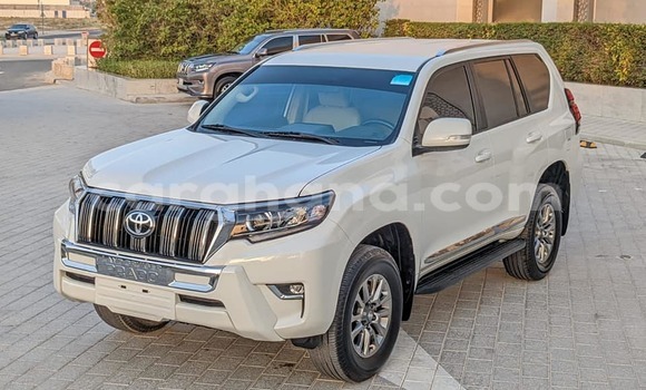 Ra Àlòkù Toyota Prado funfun Ọkọ̀ in Accra ni Greater Accra Ra Àlòkù Toyota Prado funfun Ọkọ̀ in Accra ni Greater Accra