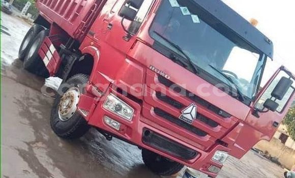 Buy Used Tata 709 Red Truck in Accra in Greater Accra Buy Used Tata 709 Red Truck in Accra in Greater Accra