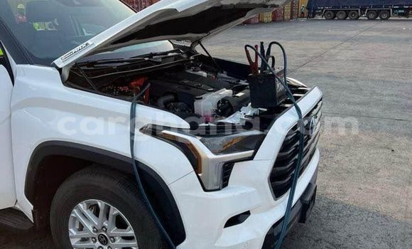 Ra Àlòkù Toyota Sequoia funfun Ọkọ̀ in Aburi ni Oorun