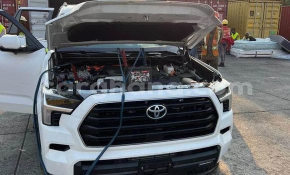 Sayi Na hannu Toyota Sequoia White Mota in Aburi a Gabas Sayi Na hannu Toyota Sequoia White Mota in Aburi a Gabas