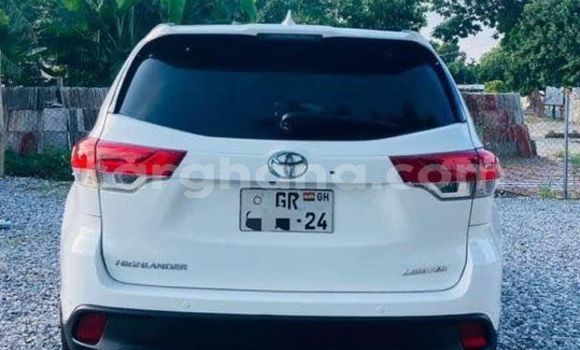 Buy Used Toyota Highlander White Car in Accra in Greater Accra Buy Used Toyota Highlander White Car in Accra in Greater Accra