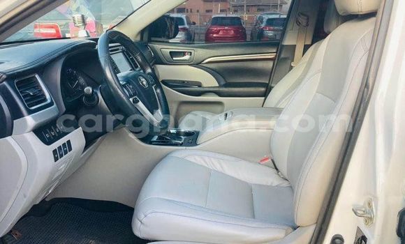 Buy Used Toyota Highlander White Car in Accra in Greater Accra Buy Used Toyota Highlander White Car in Accra in Greater Accra
