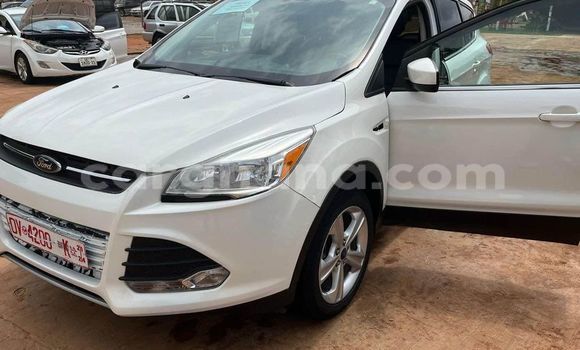 Sayi Na hannu Ford Escape White Mota in Accra a Greater Accra