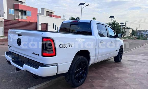 Sayi Na hannu Dodge RAM White Mota in Accra a Greater Accra