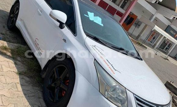 Ra Àlòkù Toyota Avensis funfun Ọkọ̀ in Accra ni Greater Accra