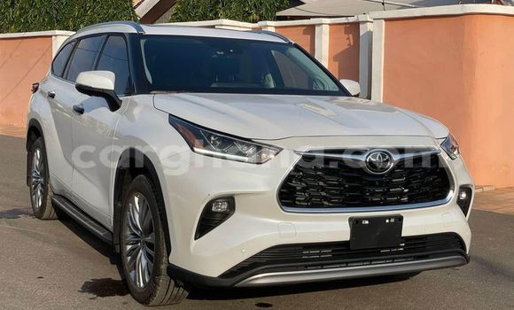 Ra Àlòkù Toyota Highlander funfun Ọkọ̀ in Accra ni Greater Accra