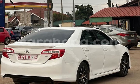 Sayi Na hannu Toyota Camry White Mota in Accra a Greater Accra Sayi Na hannu Toyota Camry White Mota in Accra a Greater Accra