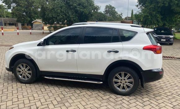 Sayi Na hannu Toyota RAV4 White Mota in Accra a Greater Accra Sayi Na hannu Toyota RAV4 White Mota in Accra a Greater Accra
