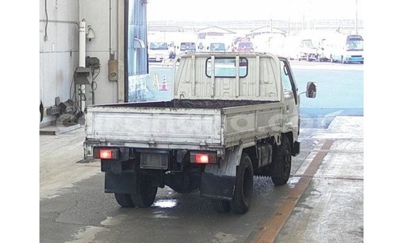 Ra Imported Toyota Dyna funfun Ọkọ̀ in Import - Dubai ni Ashanti Ra Imported Toyota Dyna funfun Ọkọ̀ in Import - Dubai ni Ashanti