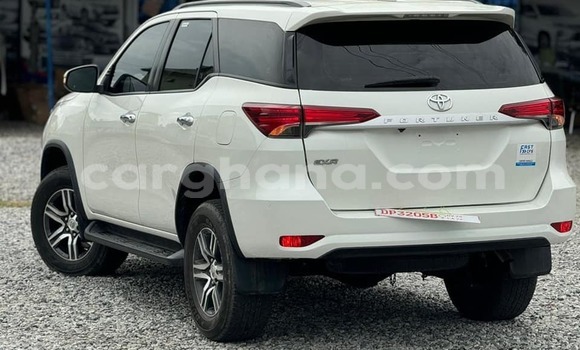 Sayi Na hannu Toyota Fortuner White Mota in Accra a Greater Accra Sayi Na hannu Toyota Fortuner White Mota in Accra a Greater Accra