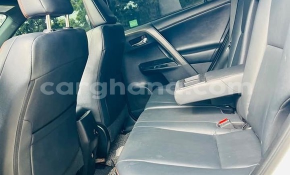 Sayi Na hannu Toyota RAV4 White Mota in Accra a Greater Accra Sayi Na hannu Toyota RAV4 White Mota in Accra a Greater Accra